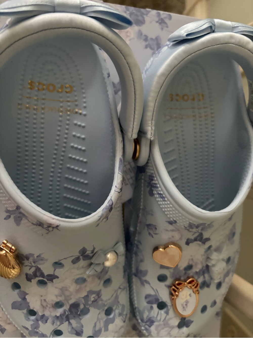 LoveShackFancy blue rose Crocs 8 women’s in box - Picture 7 of 13